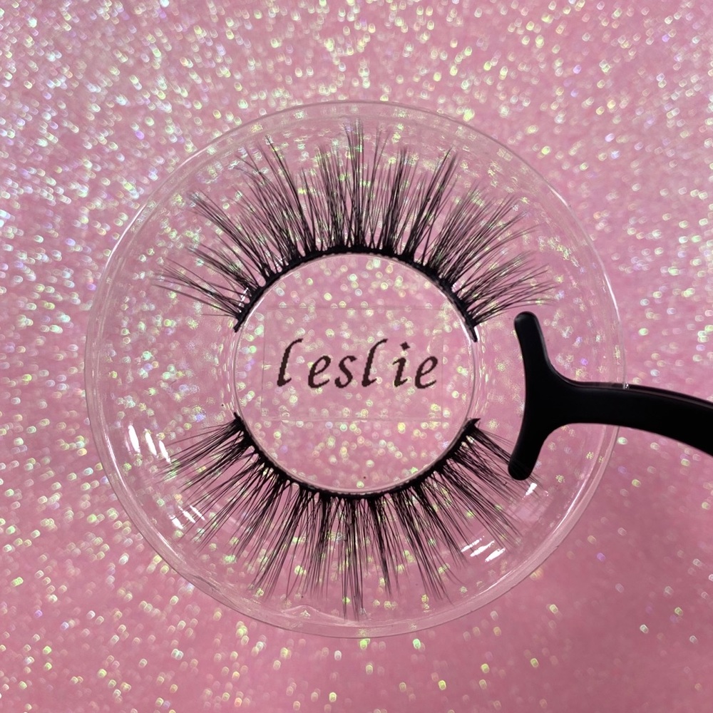 LESLIE lashes
